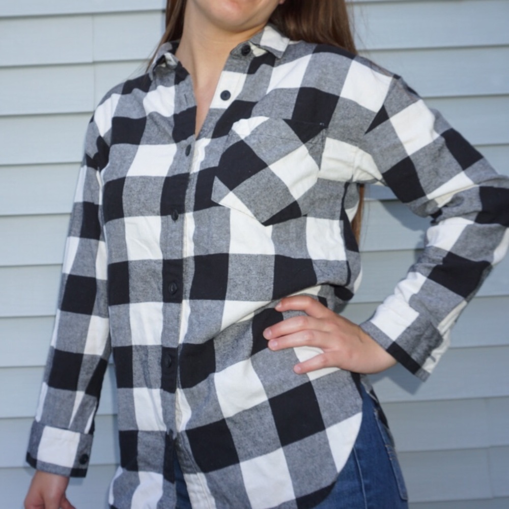 Black & white plaid flannel long sleeve